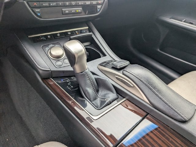 2016 Lexus ES 300h