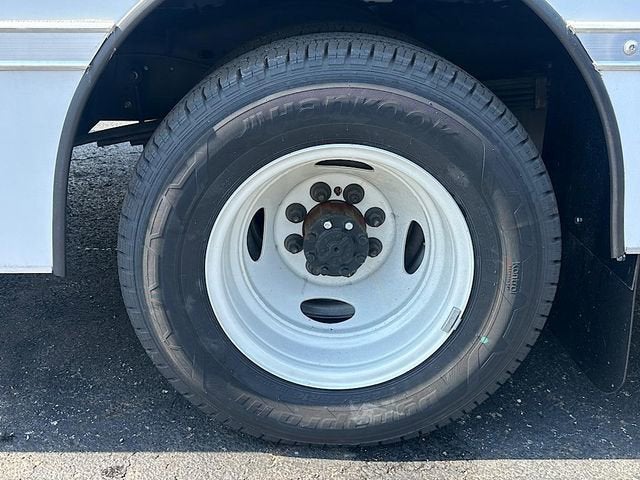 2024 Ford E-Series Cutaway Base