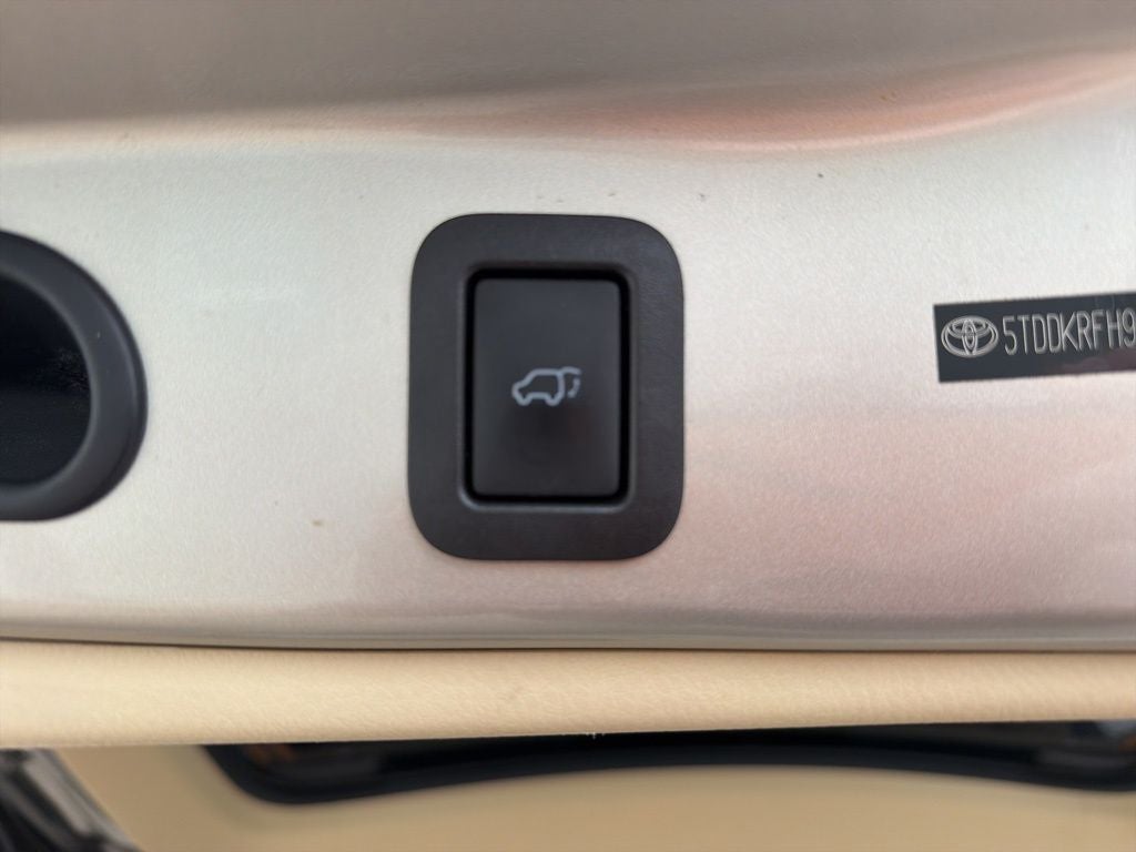 2014 Toyota Highlander Base