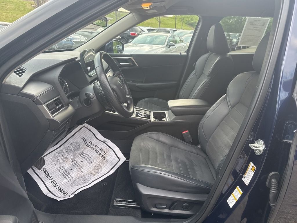 2022 Mitsubishi Outlander Base