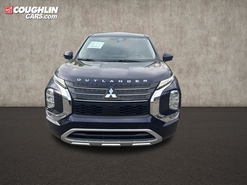 2022 Mitsubishi Outlander Base