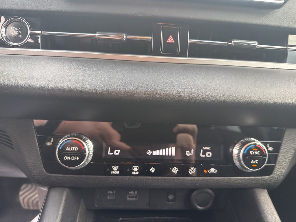 2022 Mitsubishi Outlander Base