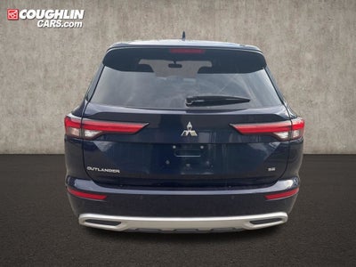 2022 Mitsubishi Outlander Base