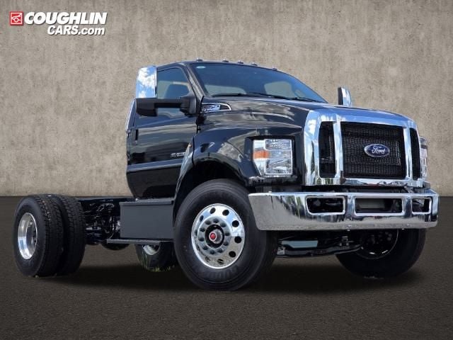 2025 Ford Super Duty F-750 Base