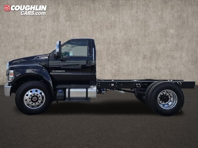 2025 Ford Super Duty F-750 Base