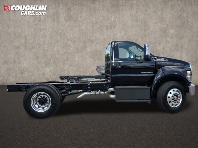 2025 Ford Super Duty F-750 Base