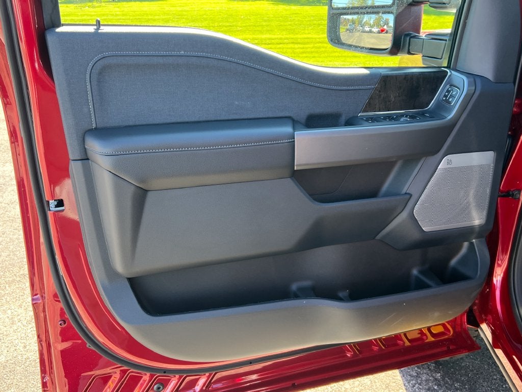 2027 Ford F-350SD Lariat