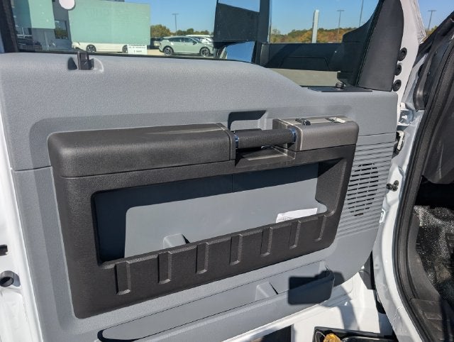 2027 Ford F-750SD Base