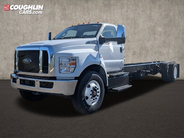 2027 Ford F-750SD Base