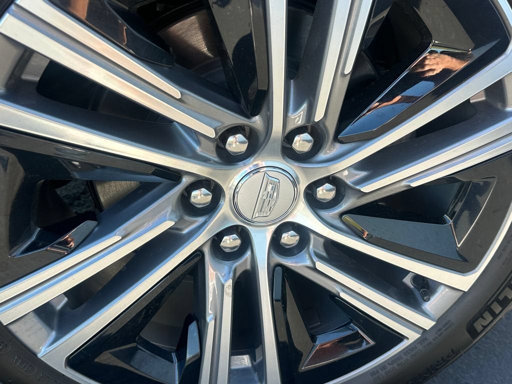 2024 Cadillac LYRIQ Luxury 2
