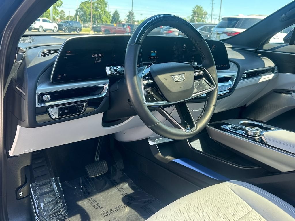 2024 Cadillac LYRIQ Luxury 2