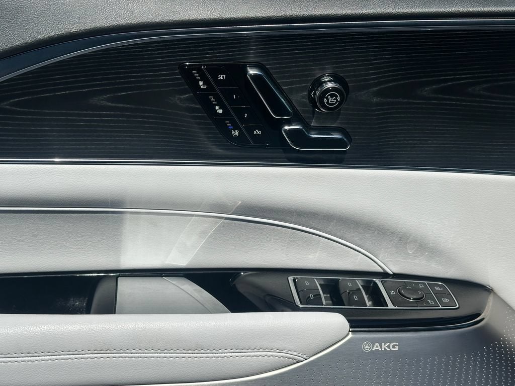 2024 Cadillac LYRIQ Luxury 2