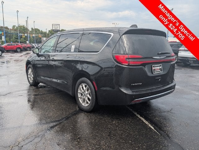 2025 Chrysler Pacifica Select
